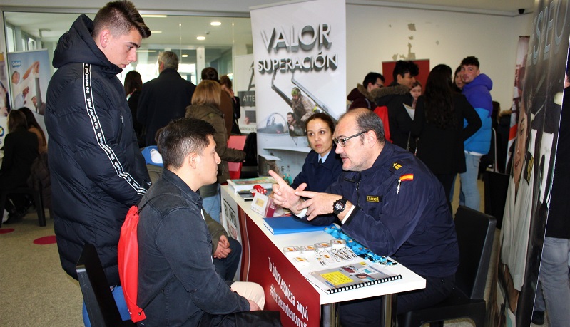 O stand do exrcito estivo moi concorrido