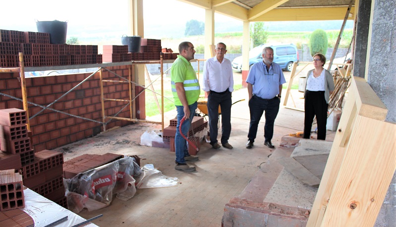 Visita s obras do centro social de Lema