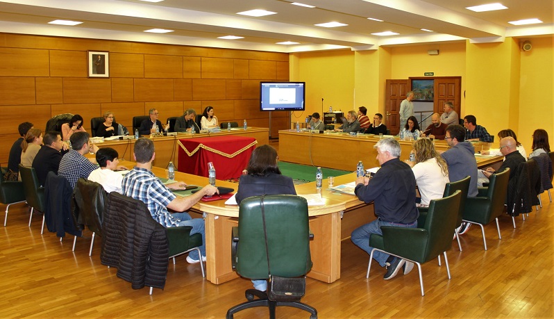 A corporacin municipal, no pleno do luns, en pleno sorteo das mesas electorais