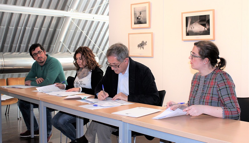 A sinatura dos convenios realizouse na sala de exposicins baixocuberta do Pazo da Cultura