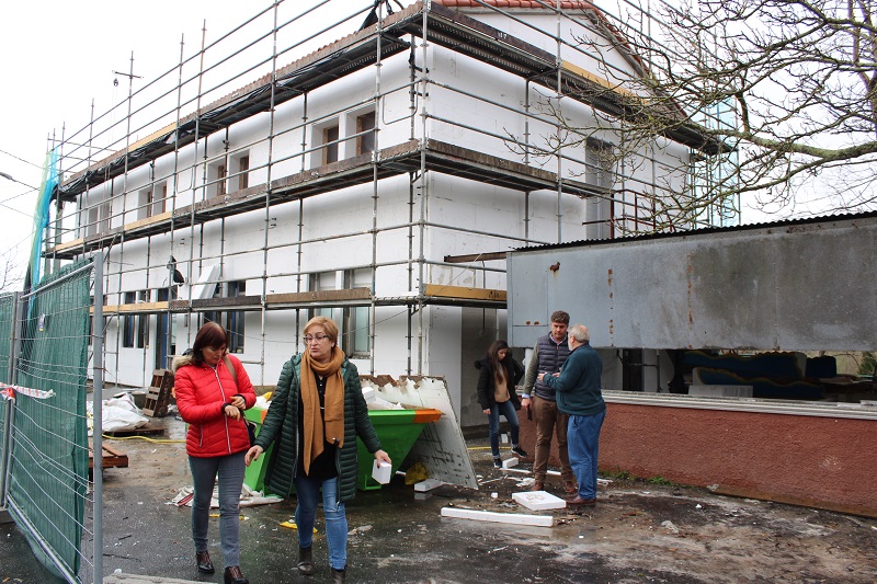 Mar Eirs, Beln Lendoiro e Luis Lamas visitaron as obras do centro social de Ramil