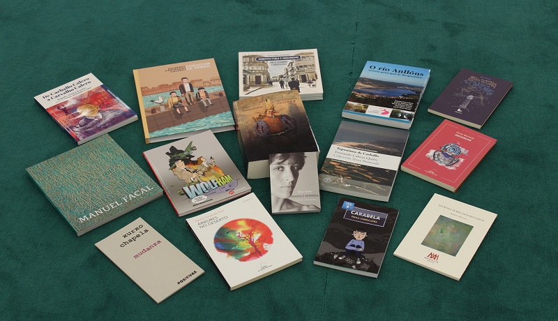 Lote de libros enviados aos centros de secundaria