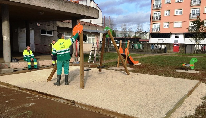 Instalacin do parque infantil no CEIP A Cristina