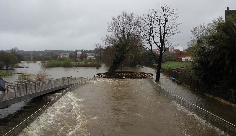 Imaxe de arquivo de inundacins na Ponte