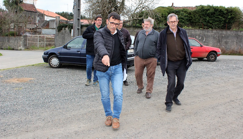 Na visita  parcela estiveron o alcalde e os concelleiros Marcos Trigo e Luis Lamas