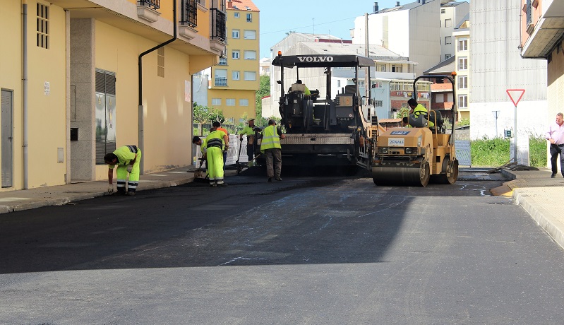 Os traballadores, en pleno aglomerado da ra Moreiras