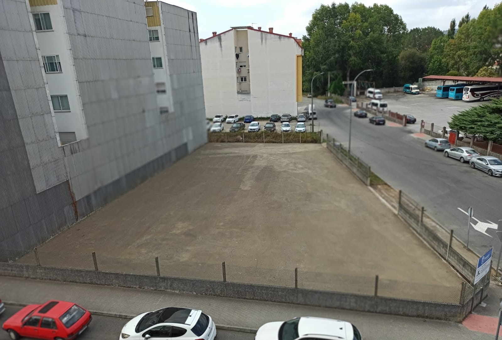 Un dos ltimos aparcamentos acondicionados na mesma zona