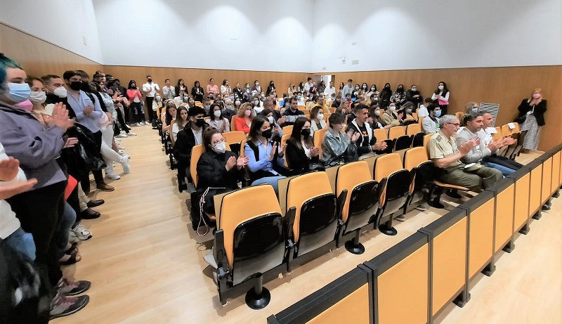 Os/as participantes encheron o auditorio do Frum Carballo